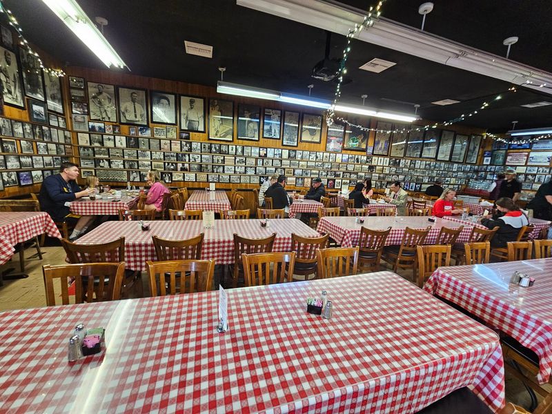 Luigi's Restaurant and Delicatessen, Bakersfield