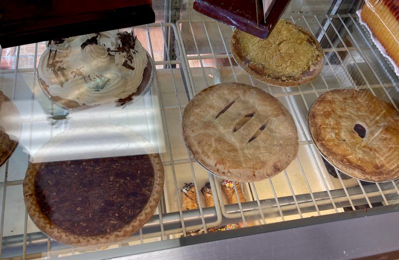 Connecticut'S Oldest Bakery Has Kept Its Recipes Secret For Generations - Decor Hint Holiday Treats Mark The Changing Seasons