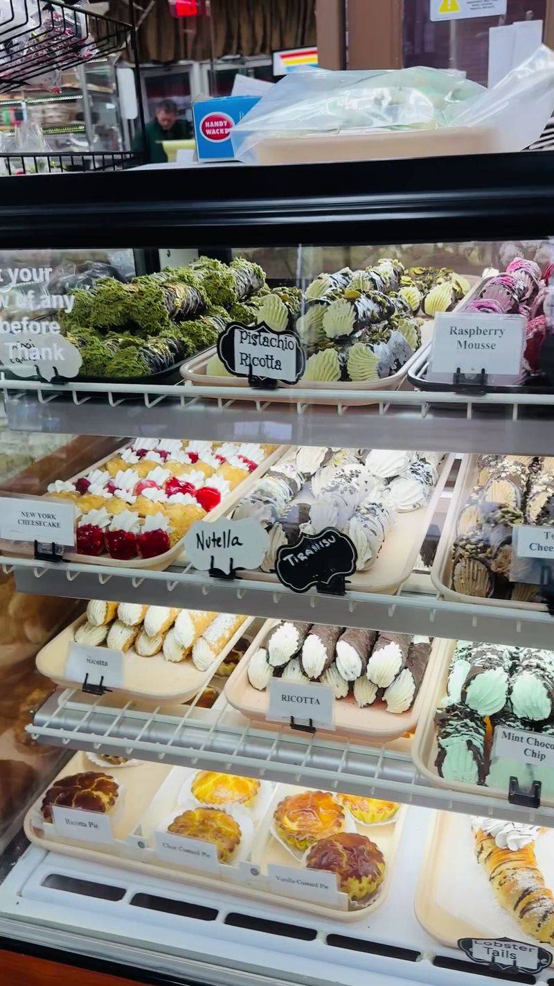 The Italian Bakery In Connecticut Where Locals Say The Long Wait Is Totally Worth It - Decor Hint Cannoli Bring A Taste Of Sicily
