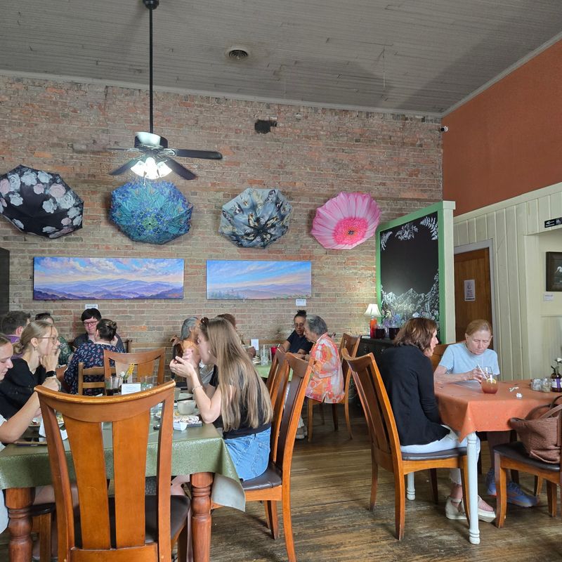 The 10 North Carolina Mountain Diners Where The Same Families Have Cooked For Years - Decor Hint Veranda Cafe