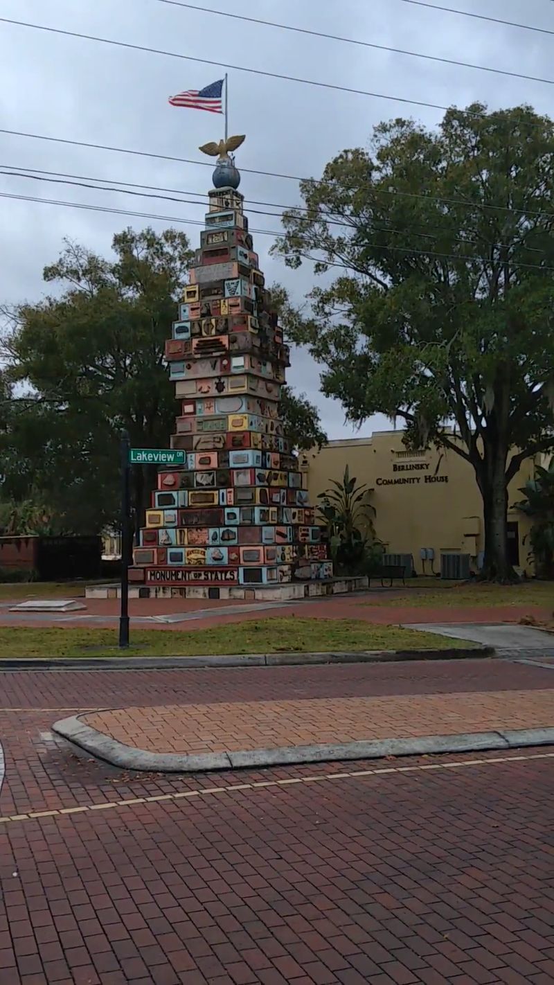 This 50-Foot Florida Tower Was Built With A Stone From Every State - Decor Hint Is It Worth Pulling Off the Highway?