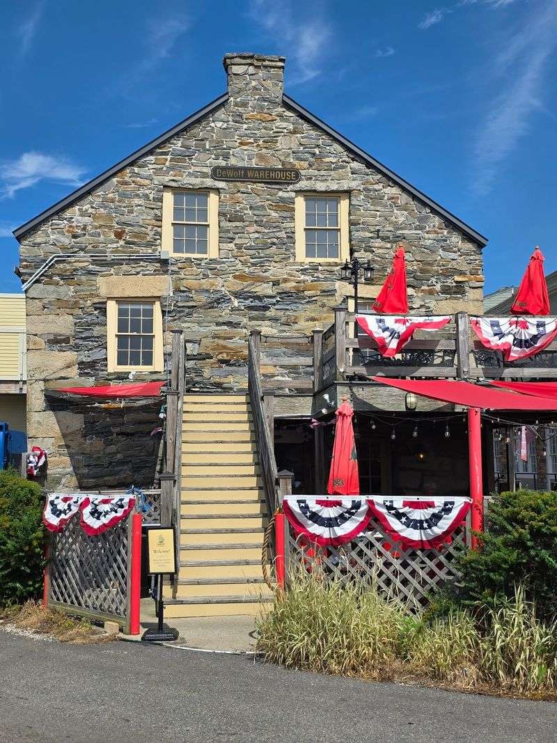 DeWolf Tavern, Bristol