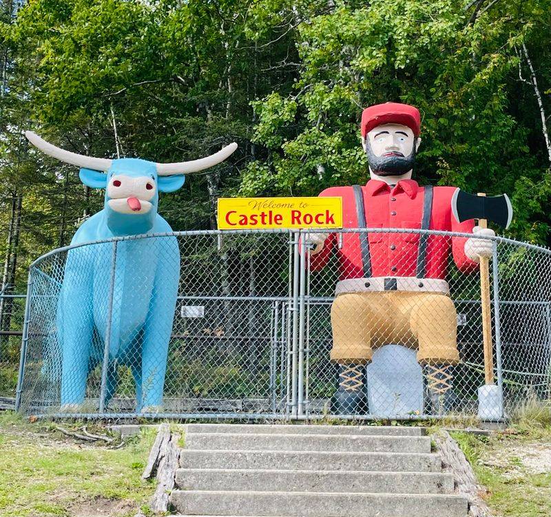This Historic Overlook In Michigan Will Take Your Breath Away With Its Insane Lake Views - Decor Hint Paul Bunyan And Babe Guard The Base