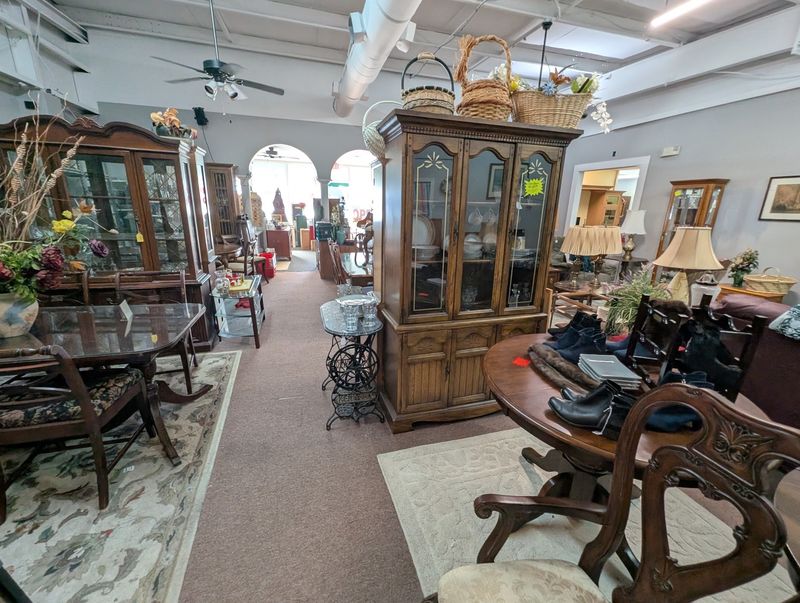 Seven Florida Thrift Stores Where Furniture Shoppers Find Affordable Furniture - Decor Hint Two Gals Thrift Shop, Tallahassee