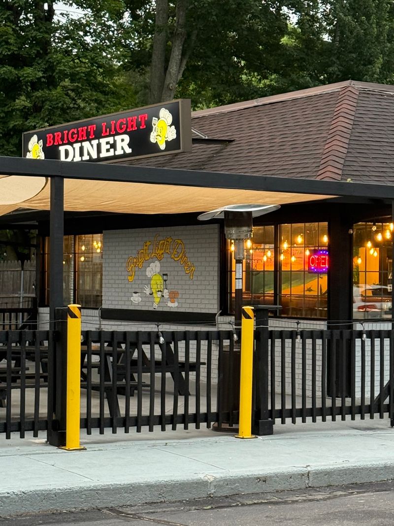 Bright Light Diner, Plainville