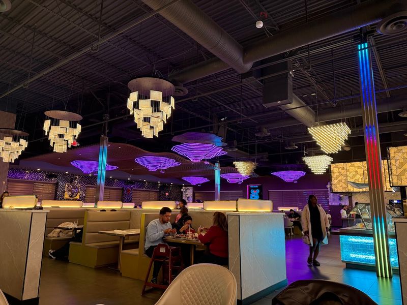 Service That Stays Attentive Even When The Place Is Packed
