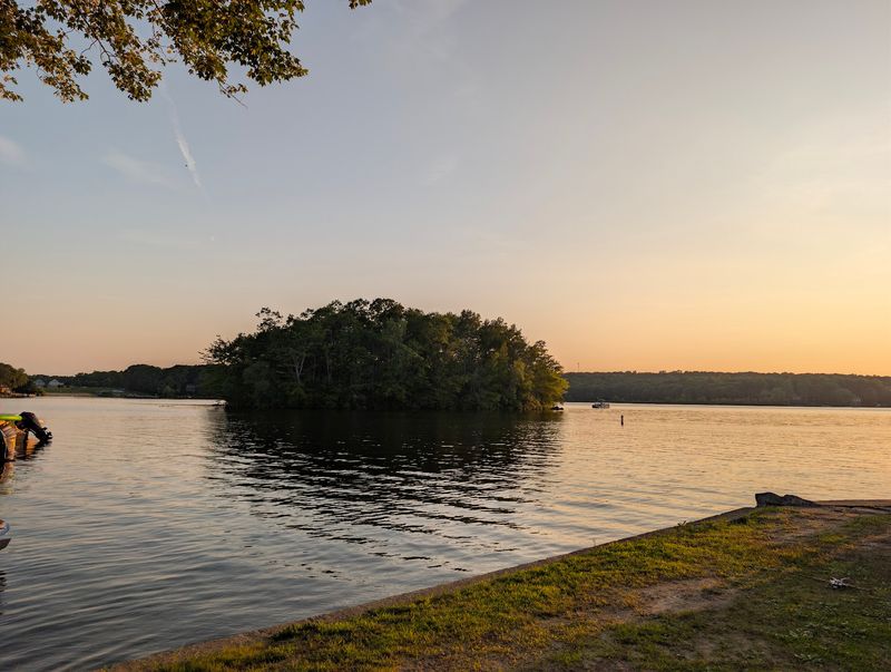This Underrated Connecticut Lake Has A Sprawling Shoreline And A Tiny Island State Park - Decor Hint Minnie Island Sits Just Offshore
