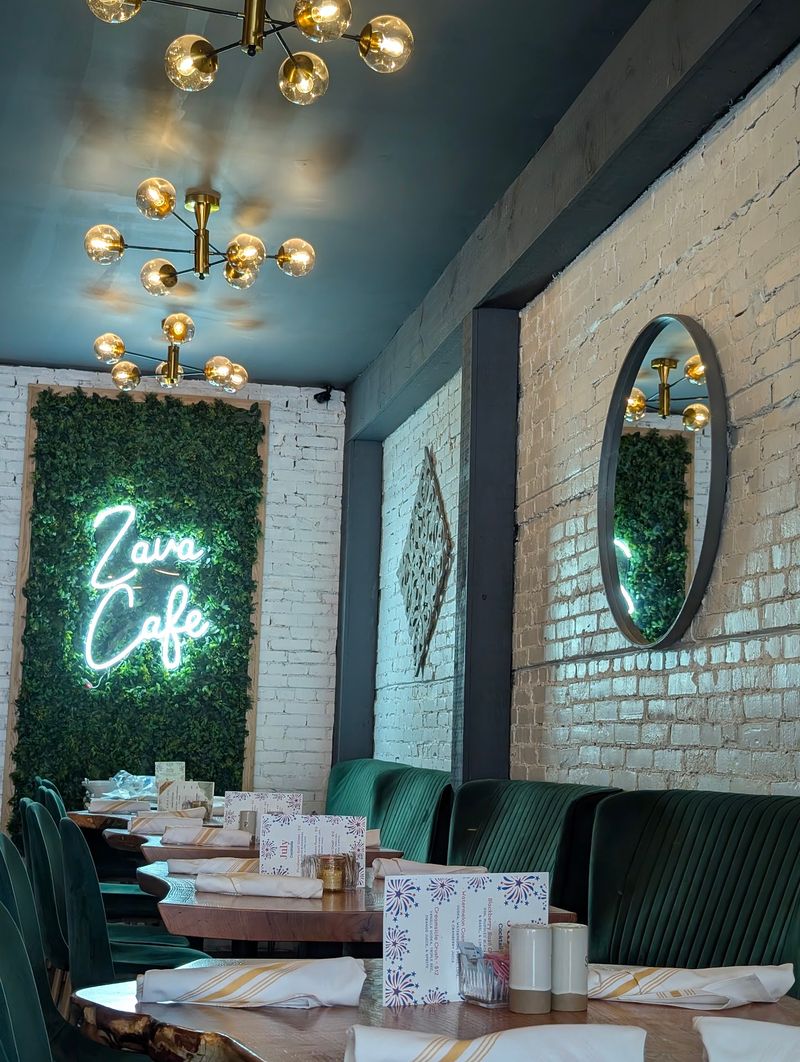 Zava Cafe, Milton