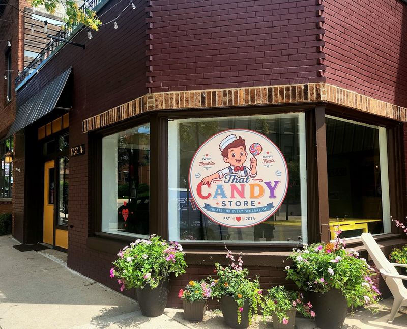 9 Nostalgic Candy Stores In Michigan That Take You Straight Back To Childhood - Decor Hint That Candy Store