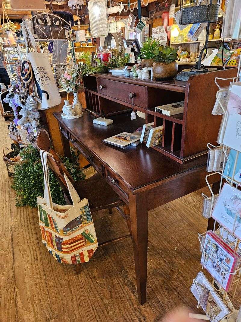 This Connecticut Antique Center Is Packed With Vintage Decor, Collectibles And Records You Can Browse For Hours - Decor Hint Old Furniture Brings Larger Finds Into The Mix