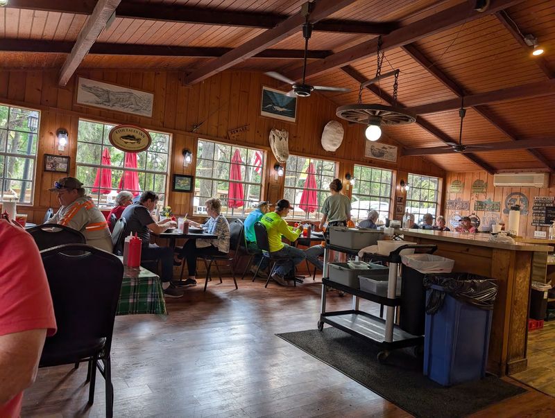 Once You Taste Its Seafood Buffet, This Florida Riverside Restaurant Ruins Every Other Buffet - Decor Hint Room for Big Groups, Picky Kids, and Solo Stools