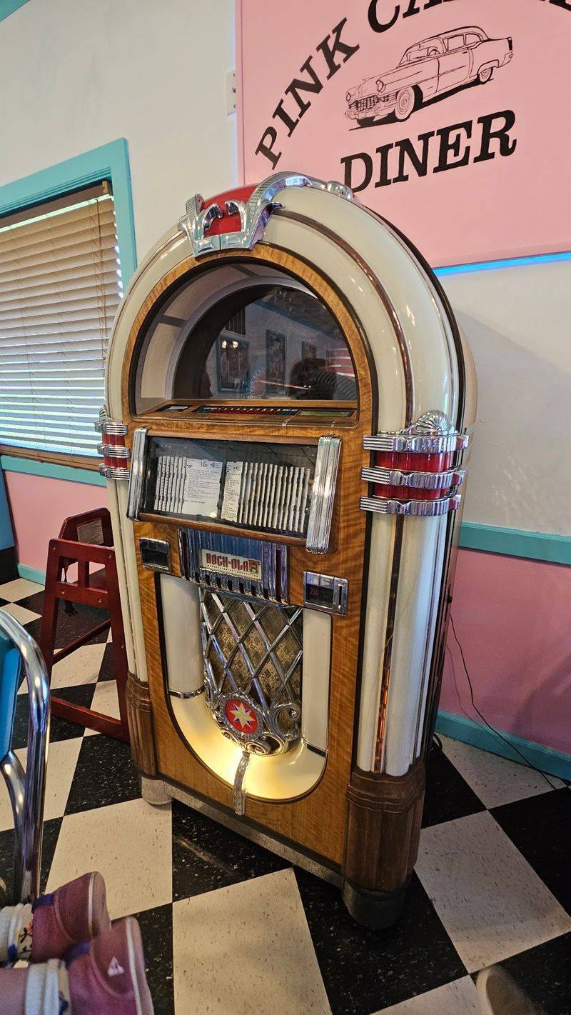 Locals Say This Tiny Virginia Diner Serves One Of The Finest Breakfasts Around - Decor Hint Southern Sides That Steal The Show
