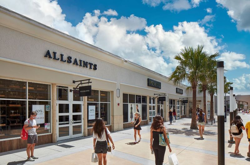 Shade, Strollers, And Easy Strolling