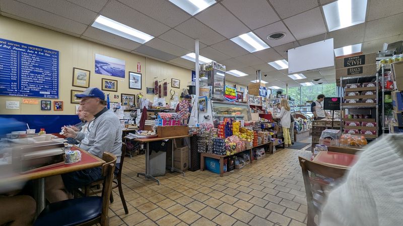 Gold's Delicatessen, Westport