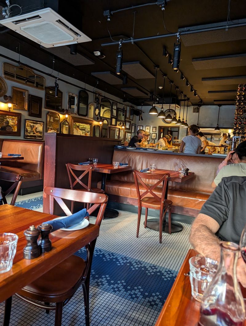 Le Café Cent-Dix, Ithaca