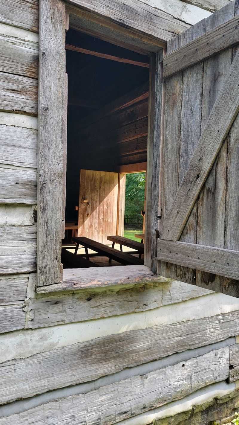 This Kentucky Pioneer Cemetery Is Filled With Graves And Legends You Would Never Expect - Decor Hint The Day The Congregation Walked Out Two Different Doors