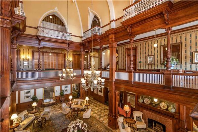 These 10 Georgia Places Are Known For Their Eerie Paranormal Legends - Decor Hint The Windsor Hotel