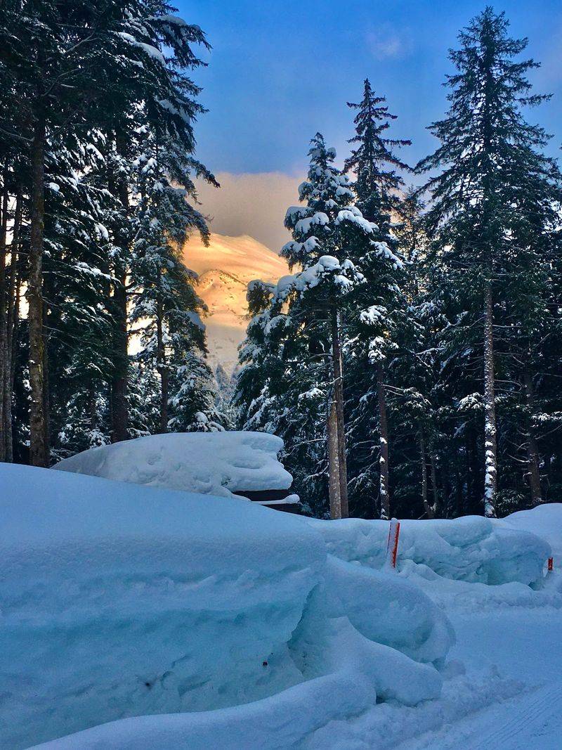 This Peaceful Alaska Mountain Town Feels Made For Slowing Down And Starting Fresh - Decor Hint Winter Slopes And Snowy Nights