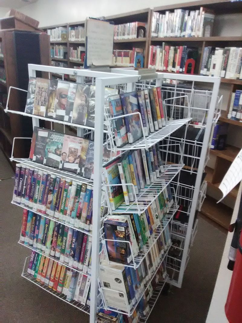 9 Tiny Idaho Libraries That Feel More Like Cozy Community Rooms - Decor Hint Horseshoe Bend District Library, Horseshoe Bend