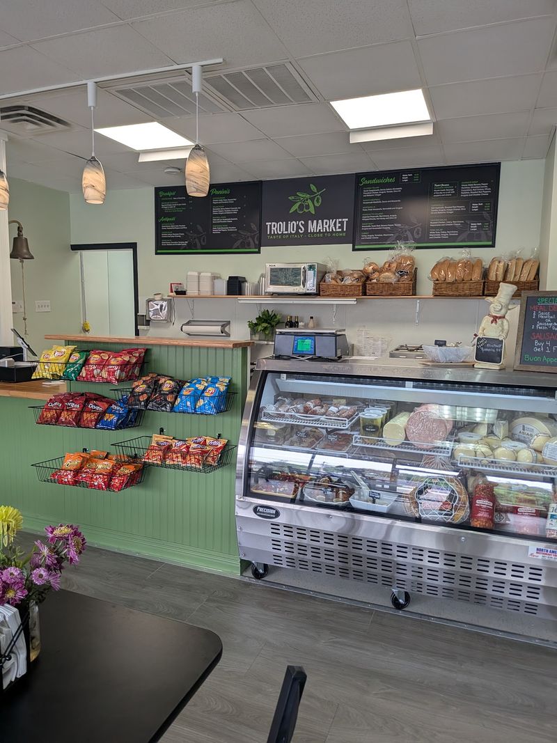 Trolio's Market, Enfield