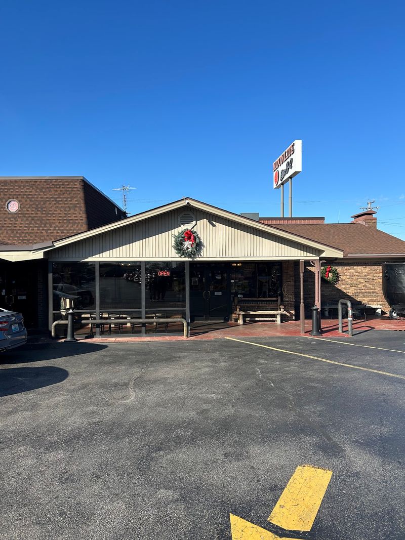 This Beloved Kentucky Buffet Serves Up Mutton Barbecue That Keeps Diners Coming Back For Seconds - Decor Hint From Thirty Seats To A Kentucky Legend