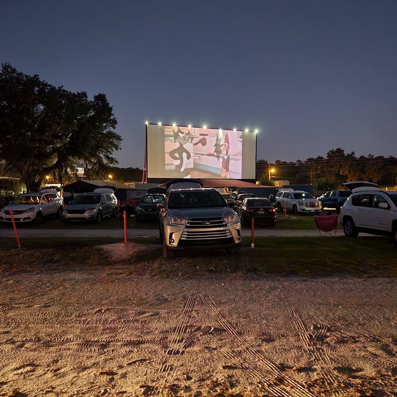 The Nostalgic Drive-In Theater In Florida That's Perfect For Stress-Free Weekends - Decor Hint Old Soul, New Tech Behind The Magic