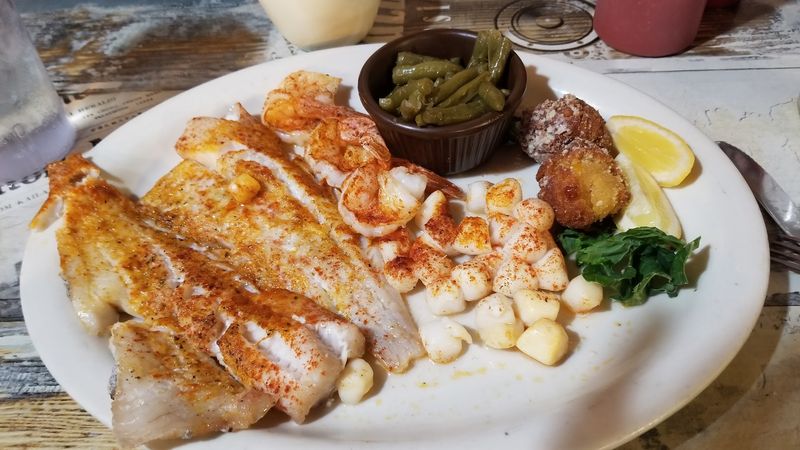Once You Taste Its Seafood Buffet, This Florida Riverside Restaurant Ruins Every Other Buffet - Decor Hint Before You Point the Car Toward Lake Panasoffkee