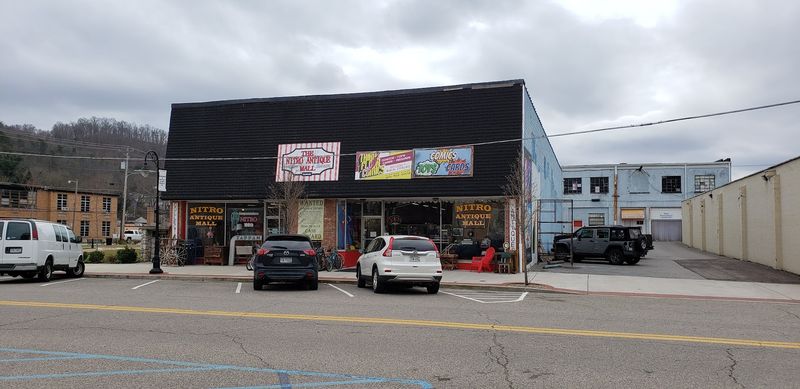 10 Bazaars In West Virginia Where Your Money Goes Further Than You’d Expect - Decor Hint Nitro Antique Mall