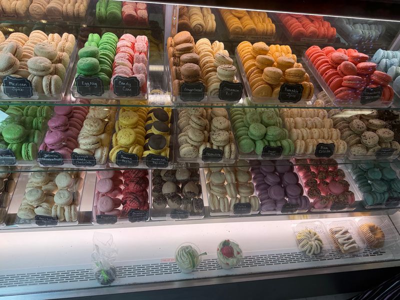 10 Hidden Georgia Spots Where Gluten-Free Desserts Are Never An Afterthought - Decor Hint Marché De Macarons, Savannah