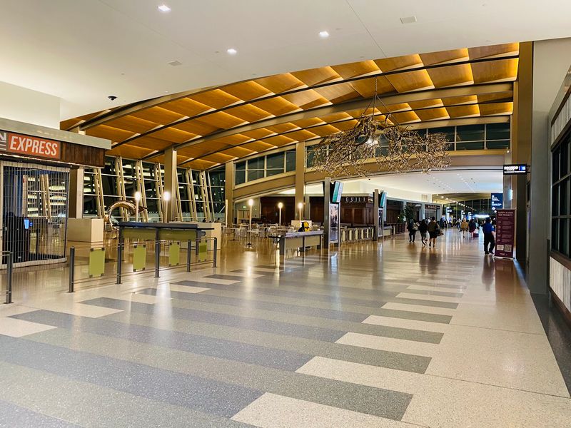 Sacramento International Airport Makes Weekend Travel Convenient