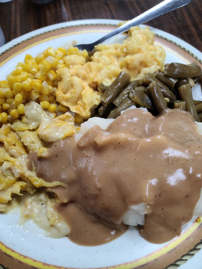 Fried Chicken, Pork Chops And Banana Pudding Fill Your Plate At This Long-Standing Florida Country Buffet - Decor Hint Macaroni, Grits, and a Parade of Sides