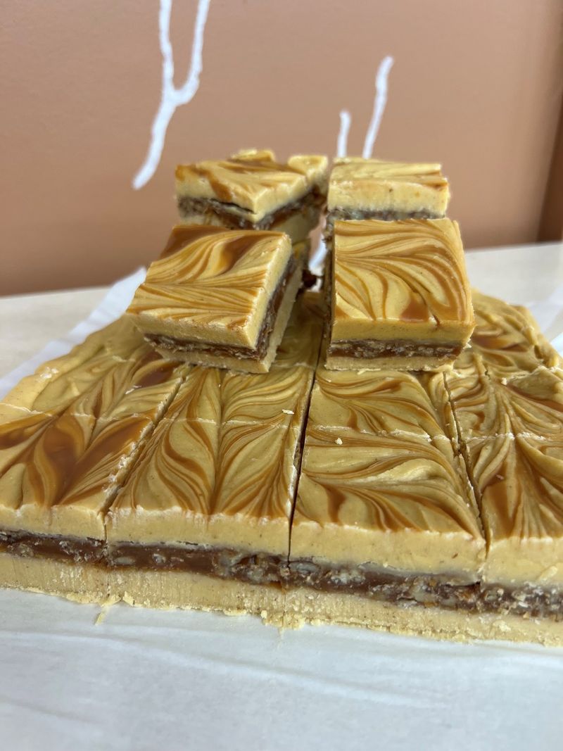 A Secret Amish Farm Market In New York Serving Up Warm Fall Pastries You Can'T Find Anywhere Else - Decor Hint Amish Baking That Earns The Hype