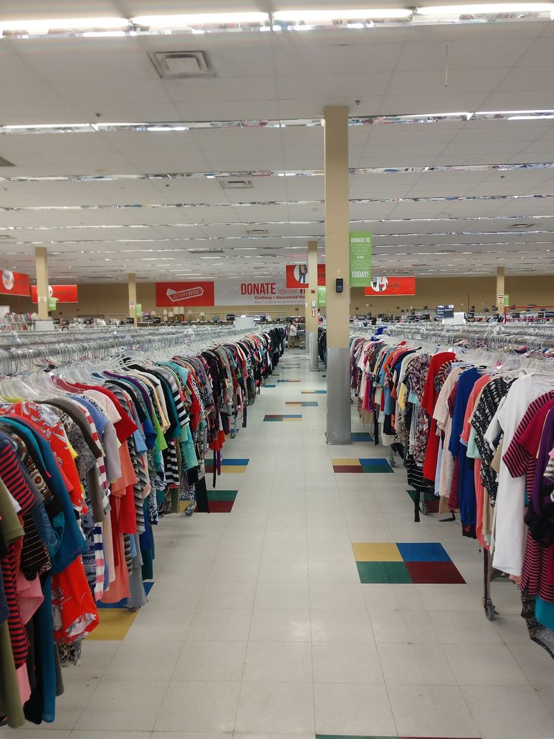 10 Massive Arizona Thrift Stores That Turn Bargain Hunting Into An All-Day Adventure - Decor Hint Savers, Peoria