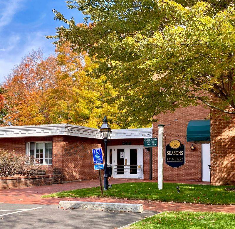 Its Hotel Setting Adds Old-New England Character