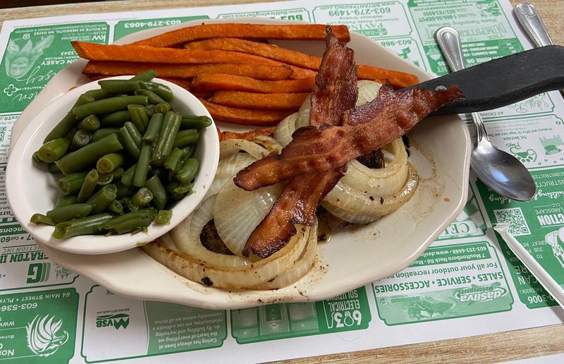 This No-Frills Diner In New Hampshire Serves French Toast Worth Waking Up Early For - Decor Hint Old-School Dishes Still Standing