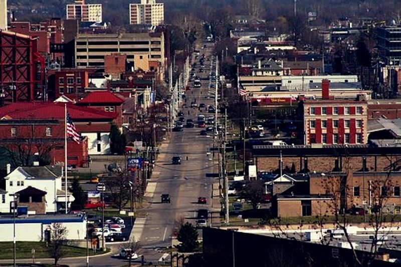 This Kentucky River Town Is Beautiful, Welcoming, And Easy On Your Budget - Decor Hint Color Explodes In Art Alley