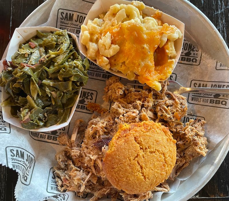This North Carolina BBQ Joint Is In The Running For The Best Carolina-Style Barbecue In America - Decor Hint Try The Classic Tray With Cornbread And A Southern Side