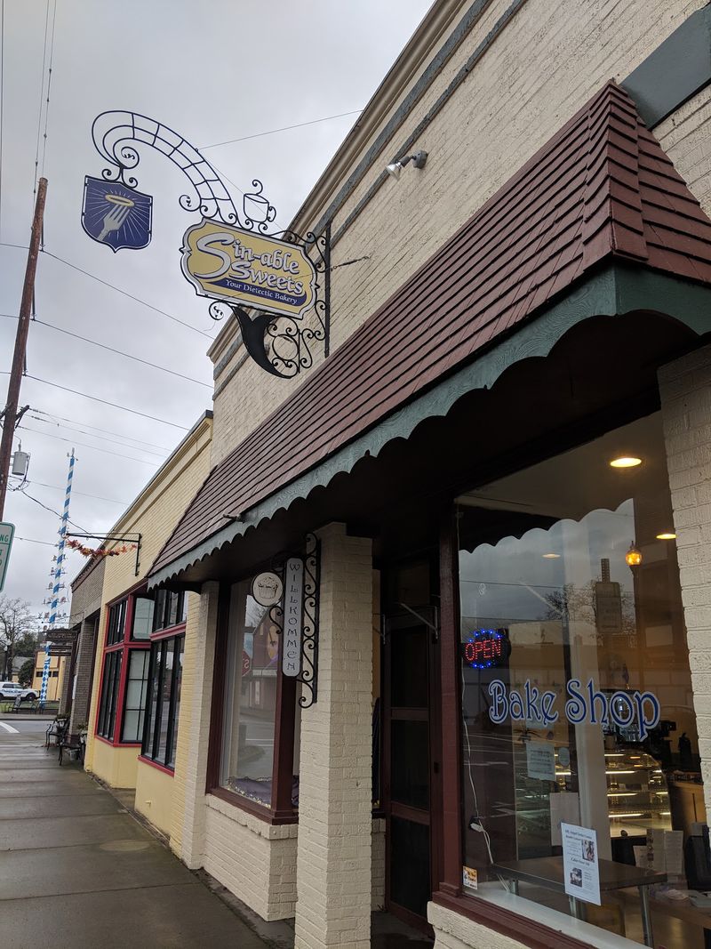 This Oregon Alpine Village Feels More Like Switzerland Than The American Northwest - Decor Hint Shops And Farm Country