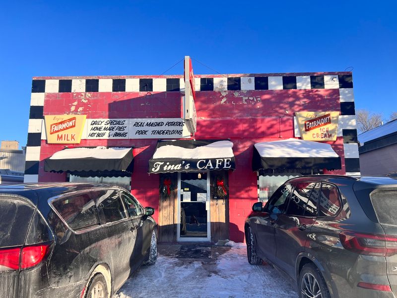 Cash Only, Short Hours, and a Tiny Parking Lot