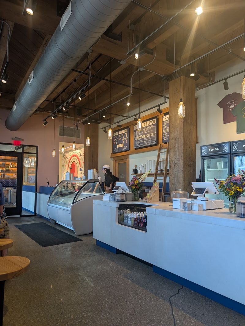 Expect A Line At This Nebraska Ice Cream Shop Even Right Before It Closes - Decor Hint A Small Room With Big Acoustics