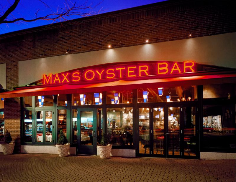 We Ranked 11 Of Connecticut's Best Seafood Restaurants And Here Are The Results - Decor Hint Max's Oyster Bar, West Hartford