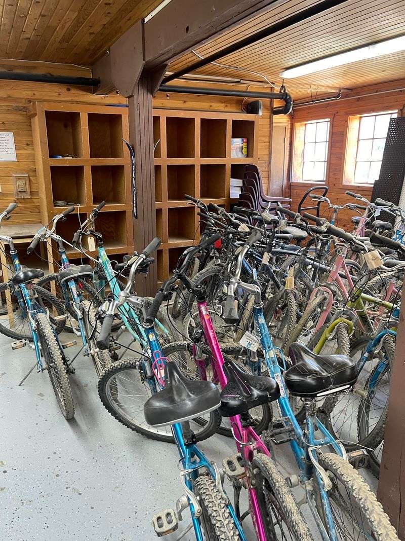 Rental Bikes, Lights And Helmets