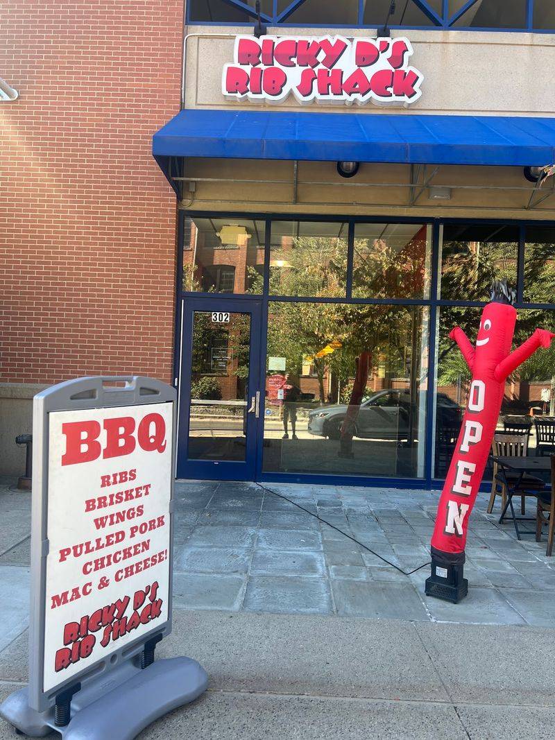 This Connecticut BBQ Shack May Look Simple, But The Brisket Keeps Locals Coming Back - Decor Hint Winchester Avenue Puts The Shack Near Science Park