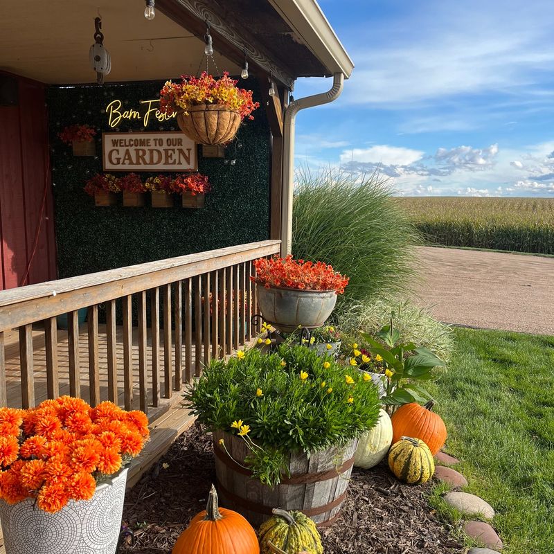 Nebraska's Coziest Fall Tradition Is Hiding In This Barn - Decor Hint Five Acres Of Countryside Calm