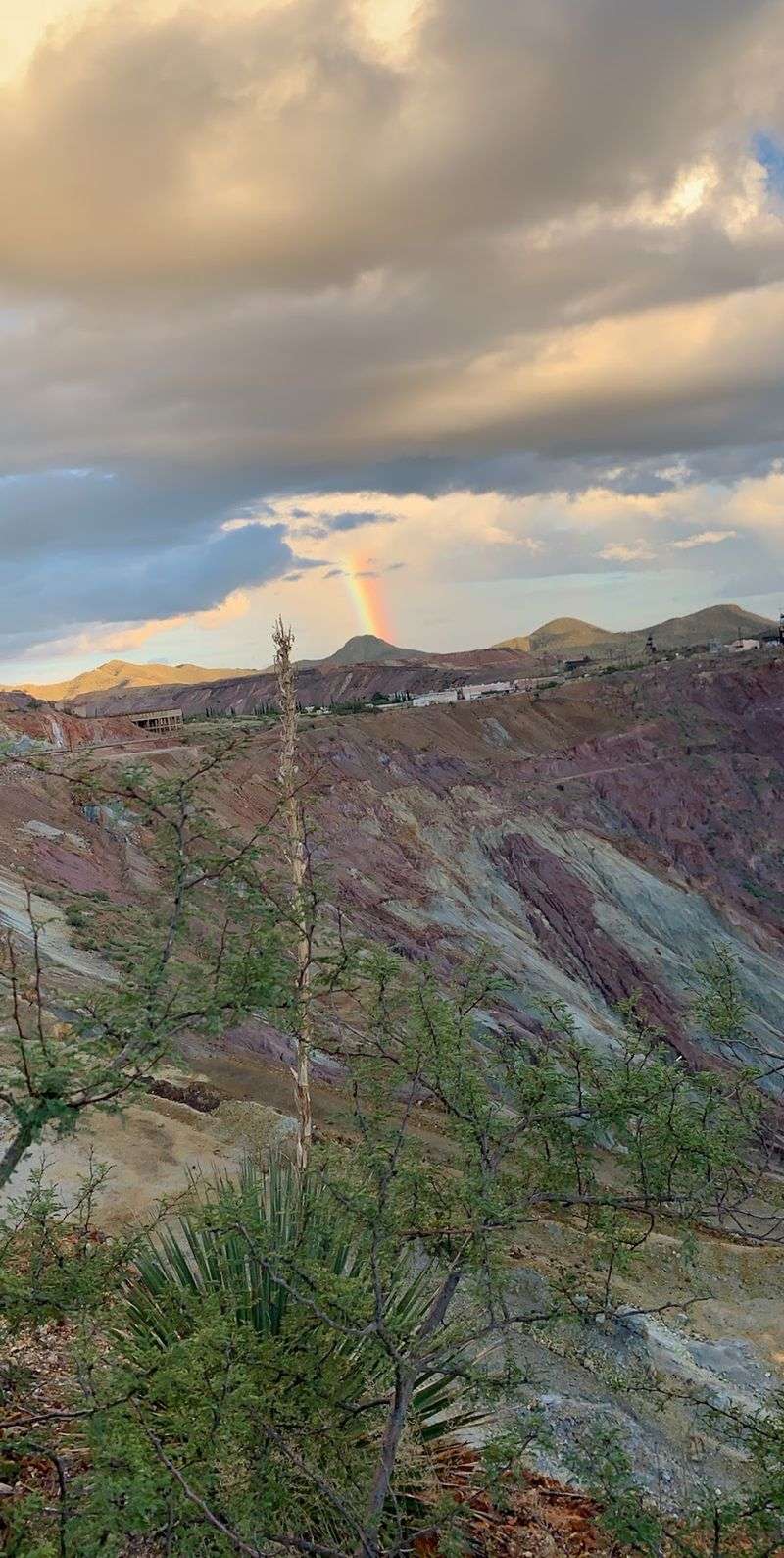 This Dreamy Arizona Mining Town Still Feels Wonderfully Offbeat - Decor Hint Best Seasons And Smart Tips