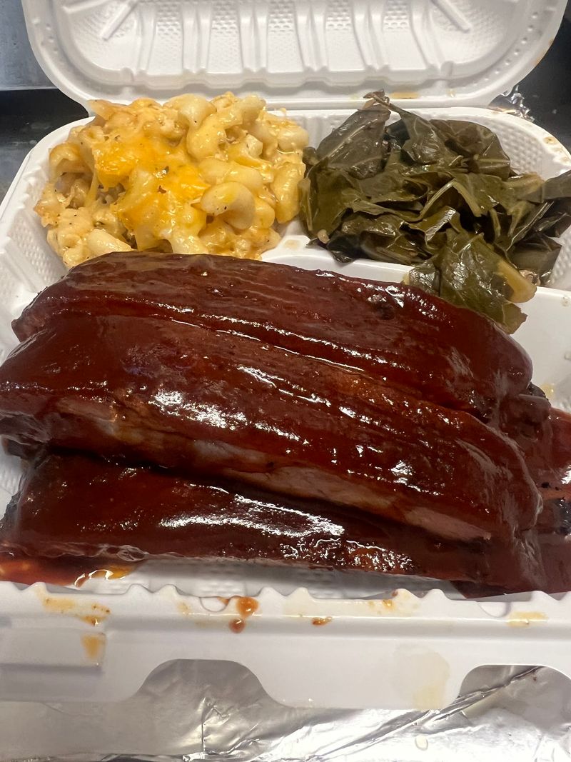 This Connecticut BBQ Shack May Look Simple, But The Brisket Keeps Locals Coming Back - Decor Hint Kansa-Lina Sauce Brings Two Barbecue Traditions Together