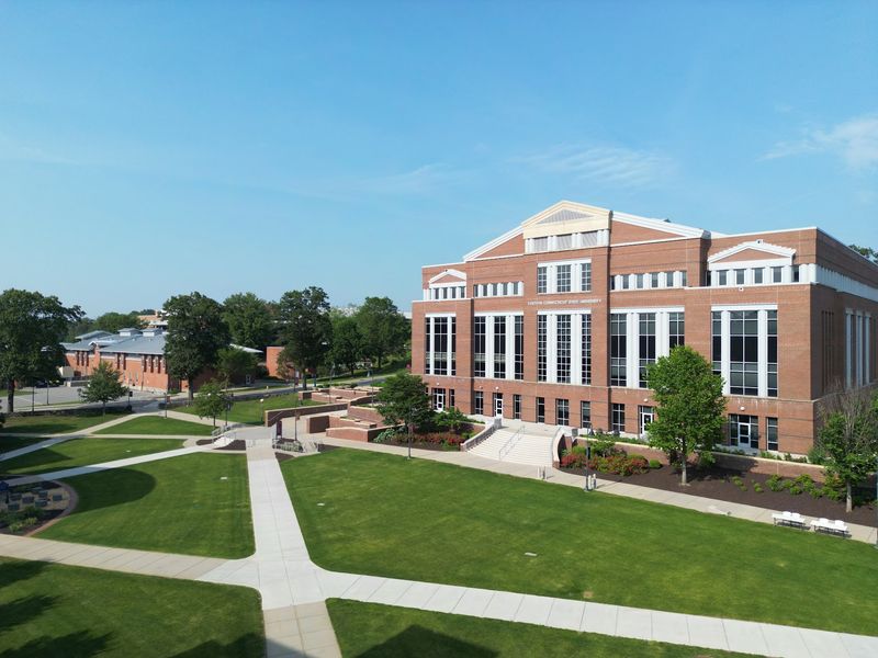 A Little-Known Connecticut College Combines Affordable Tuition With A Beautiful Campus - Decor Hint Green Spaces Break Up The Busy School Day