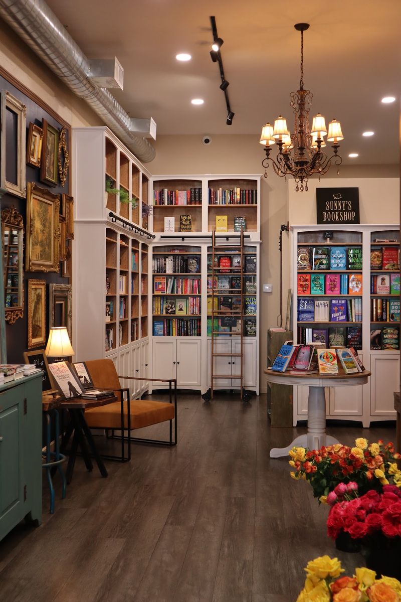 Sunny's Bookshop in Tarzana