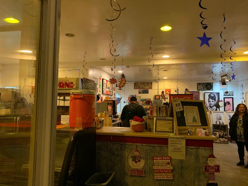 This Old-School California Drive-In Still Charges Just $10 To See New Movies - Decor Hint Order Food Ahead From Your Phone