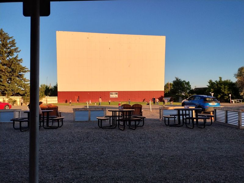 This Idaho Drive-In Turns Your Car Into The Best Seat Under The Night Sky - Decor Hint Clean Facilities And Friendly Faces